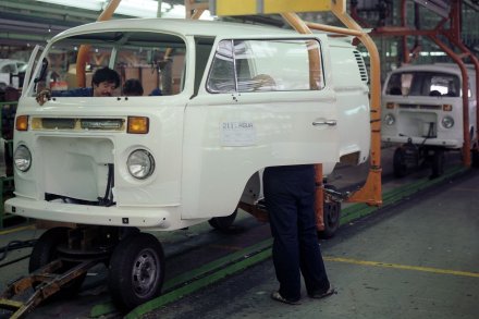 Für das Modelljahr 1988 bekommen alle Modelle in Mexiko einen wassergekühlten Reihenmotor aus dem Pkw-Programm.